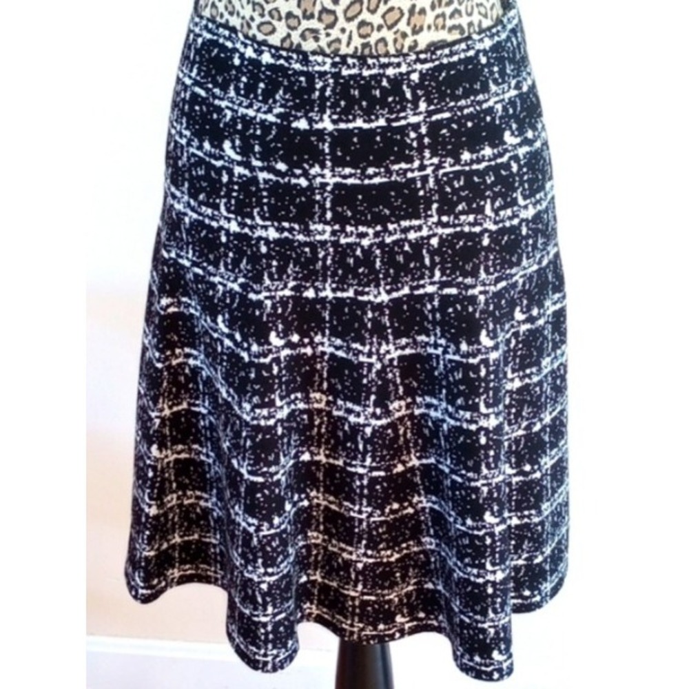 Max Studio Couper Cut Skater Style A Line Skirt Size:S/M Color:Black,White NWT